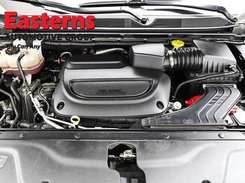 Used 2022 Chrysler Pacifica Limited FWD image 7