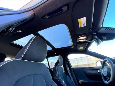 Used 2024 Volvo XC40 Recharge Plus w/ Protection Package Premier image 25