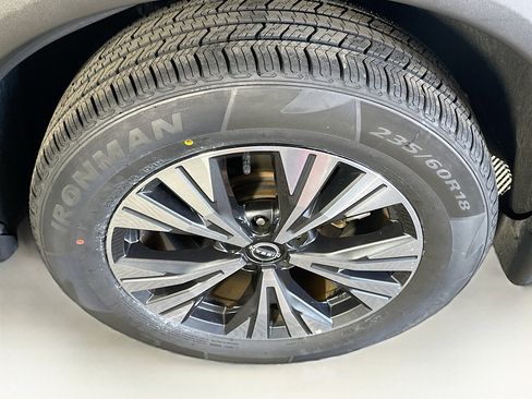 Used 2023 Nissan Rogue SV image 11