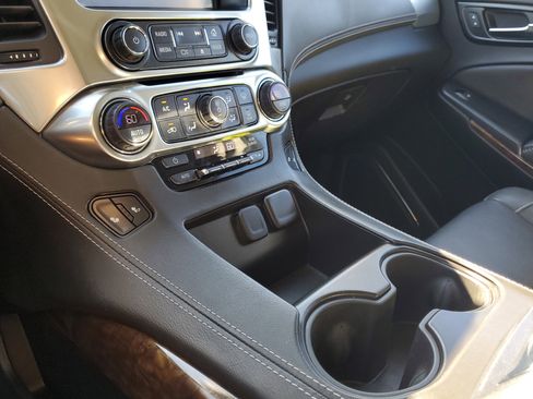 Used 2019 Chevrolet Tahoe LT w/ Luxury Package image 28