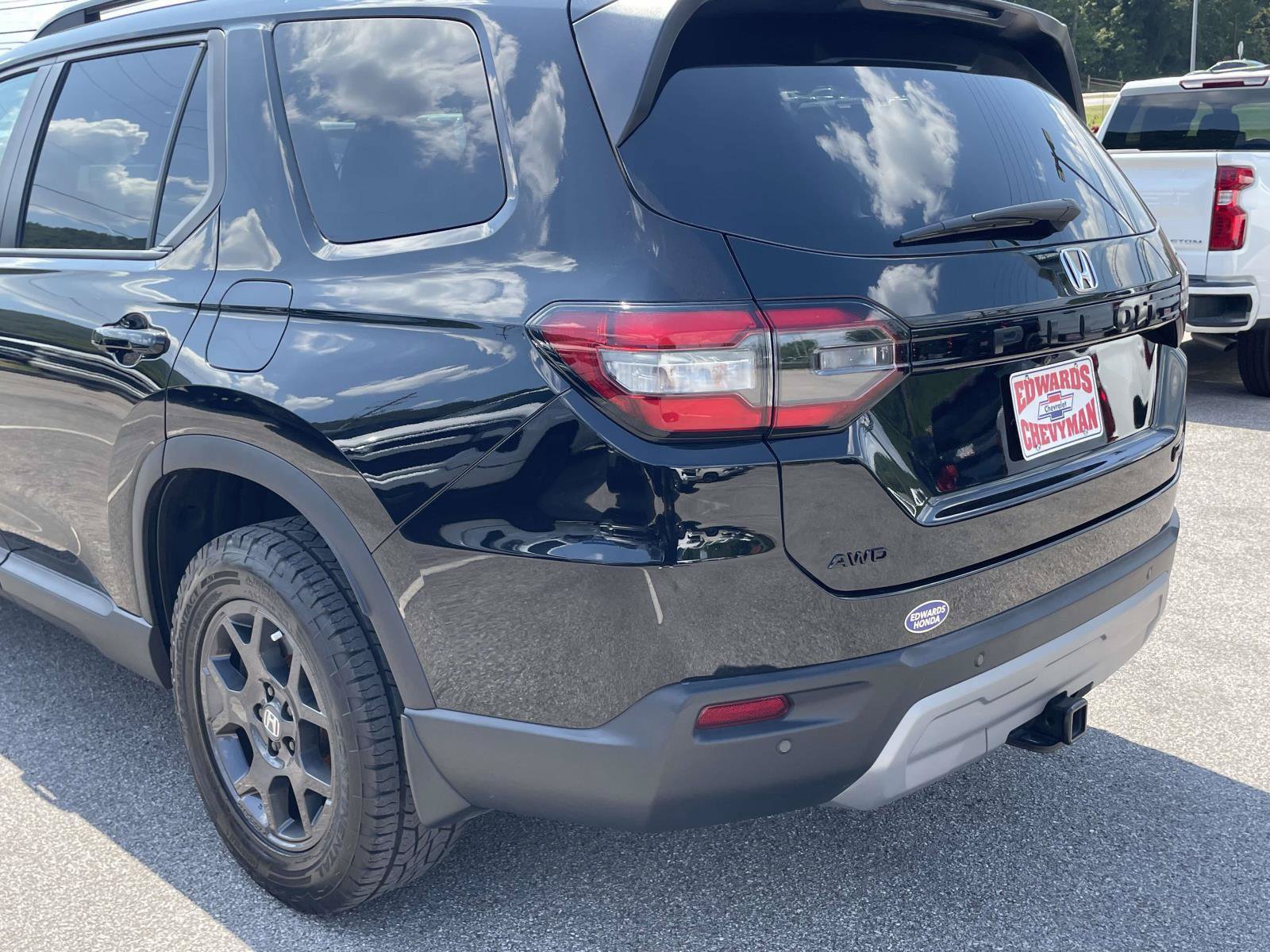 Used 2025 Honda Pilot TrailSport image 30