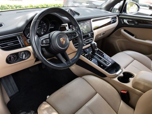 Certified 2023 Porsche Macan AWD/4WD image 4