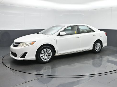 Used 2012 Toyota Camry LE FWD image 3
