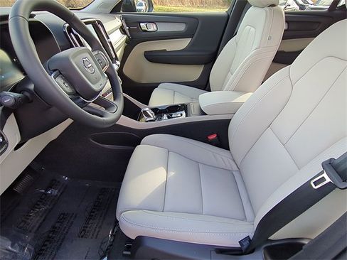 New 2026 Volvo XC40 B5 Ultra w/ Protection Package Premier image 16