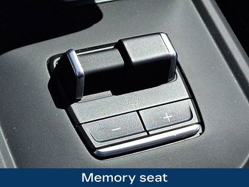 Used 2024 GMC Sierra 1500 Denali w/ Technology Package AWD/4WD image 17