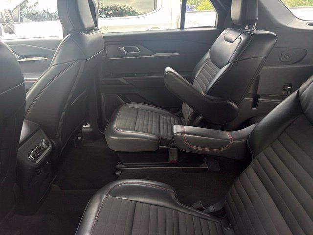 Used 2025 Ford Explorer ST-Line AWD/4WD image 14