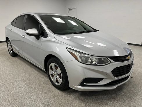 Used 2018 Chevrolet Cruze LS FWD image 2
