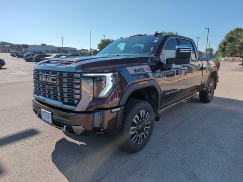 Used 2024 GMC Sierra 2500 Denali Ultimate AWD/4WD image 4