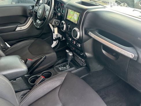 Used 2014 Jeep Wrangler Unlimited Sahara w/ Connectivity Group image 16