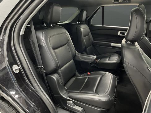 Used 2023 Ford Explorer XLT image 31