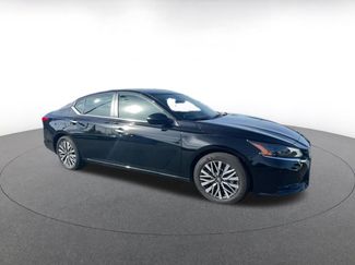 Used 2025 Nissan Altima 2.5 SV video 2