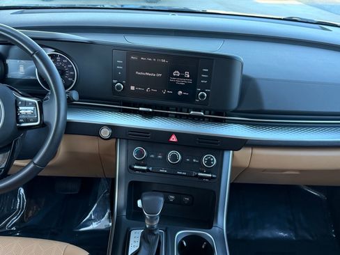 Used 2024 Kia Carnival LX image 29