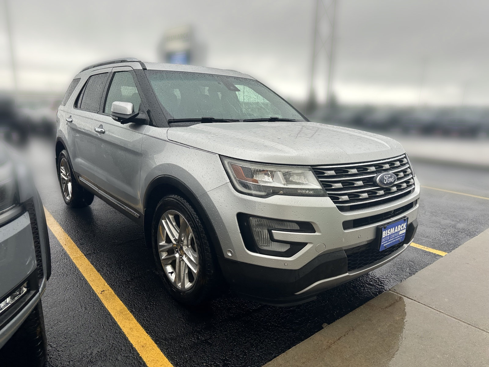 Used 2016 Ford Explorer Limited w/ Equipment Group 301A AWD/4WD image 2