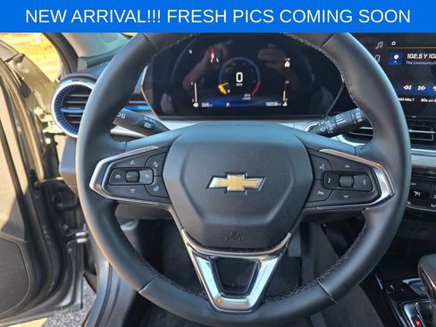 Certified 2025 Chevrolet Trax LT w/ LT Convenience Package image 16