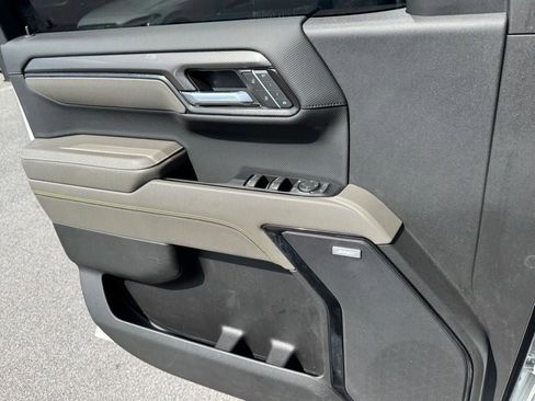 Used 2022 Chevrolet Silverado 1500 ZR2 w/ Technology Package image 16