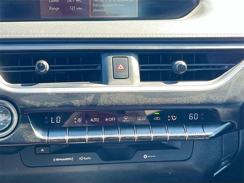 Used 2022 Lexus UX 200 image 15