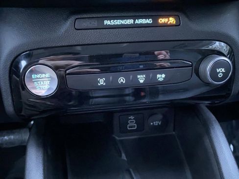 Certified 2025 Ford Escape Platinum image 23