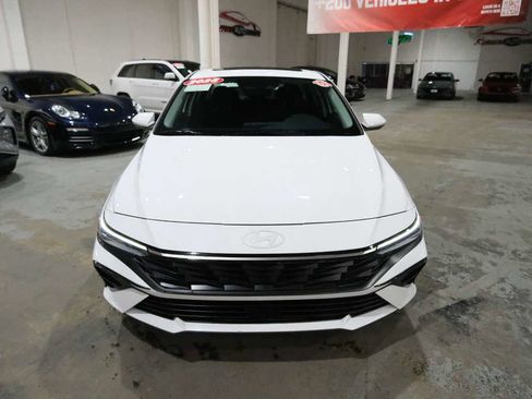Used 2025 Hyundai Elantra SEL image 3