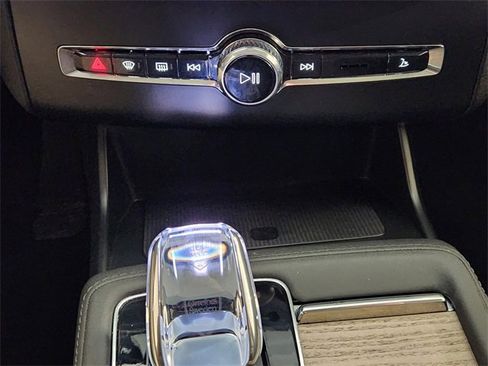 Used 2025 Volvo XC90 B6 Plus image 19