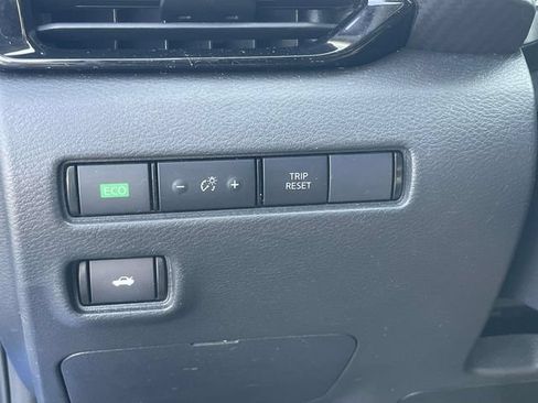 Used 2025 Nissan Sentra SV FWD image 18