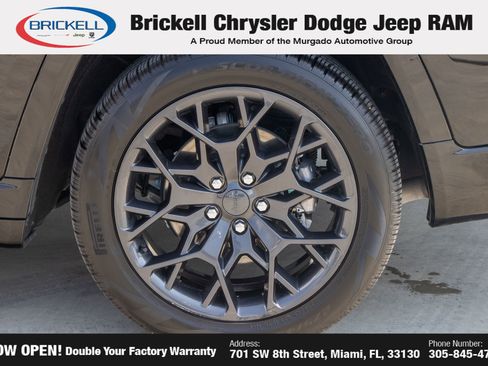 Used 2023 Jeep Grand Cherokee L Summit AWD/4WD image 36