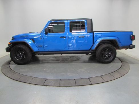 Used 2023 Jeep Gladiator Sport AWD/4WD image 4