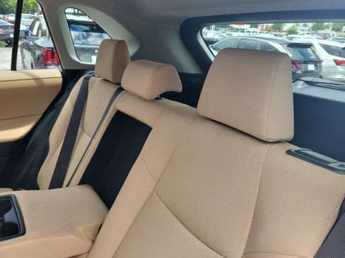 Used 2019 Toyota RAV4 XLE w/ Convenience Package FWD image 11