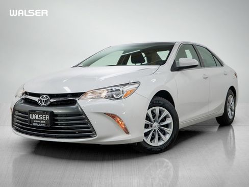 Used 2017 Toyota Camry LE FWD image 1