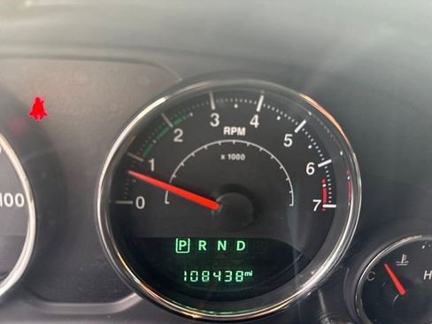 Used 2018 Jeep Wrangler Unlimited Sahara image 16