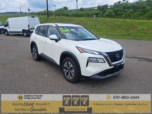Used 2023 Nissan Rogue SV image 2