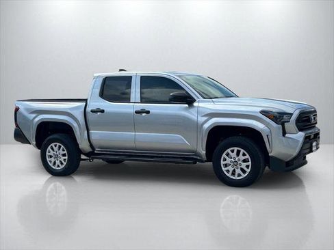 Certified 2025 Toyota Tacoma SR image 4