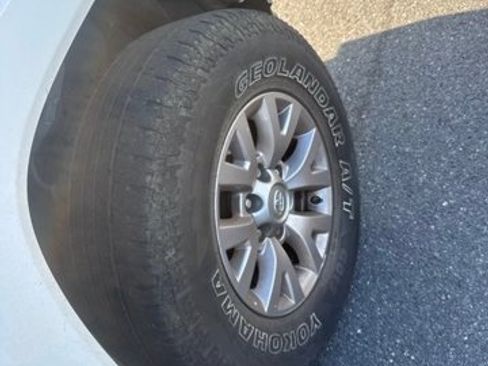 Used 2017 Toyota Tacoma SR5 AWD/4WD image 20