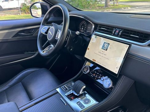 Used 2025 Jaguar F-PACE R-Dynamic S image 33