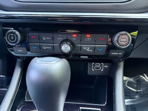 Used 2025 Jeep Compass Trailhawk w/ Trailhawk Elite Group AWD/4WD image 19