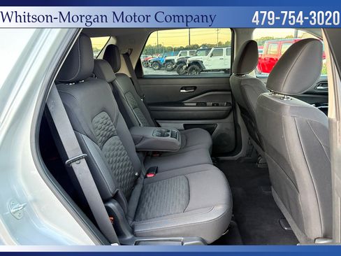 Used 2022 Nissan Pathfinder SV image 34