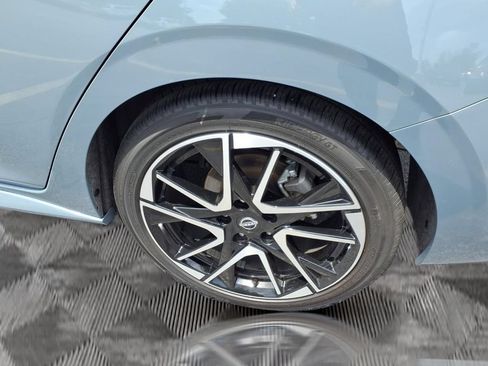 Used 2025 Nissan Sentra SR w/ SR Premium Package FWD image 24