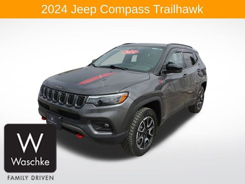 Used 2024 Jeep Compass Trailhawk w/ Trailhawk Elite Group image 3