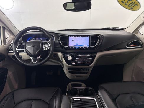 Used 2022 Chrysler Pacifica Touring-L FWD image 25