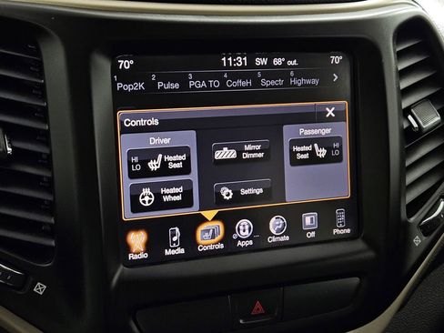 Used 2016 Jeep Cherokee Limited image 13