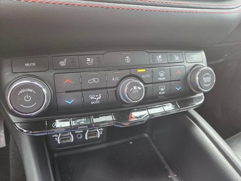 Used 2024 Dodge Durango GT AWD/4WD image 19