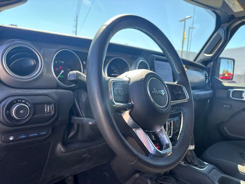 Used 2023 Jeep Wrangler Unlimited Rubicon 4xe image 9