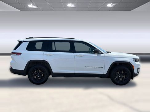 Used 2024 Jeep Grand Cherokee L Laredo AWD/4WD image 8