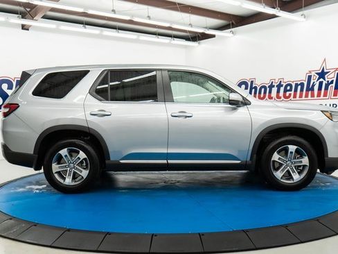 New 2025 Honda Pilot EX-L image 10