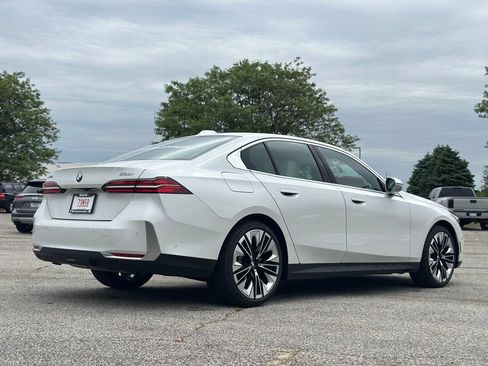 New 2026 BMW 530i xDrive w/ Premium Package AWD/4WD image 7