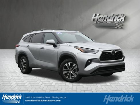 Used 2023 Toyota Highlander XLE image 1