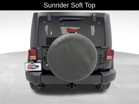 Used 2016 Jeep Wrangler Unlimited Sahara image 5