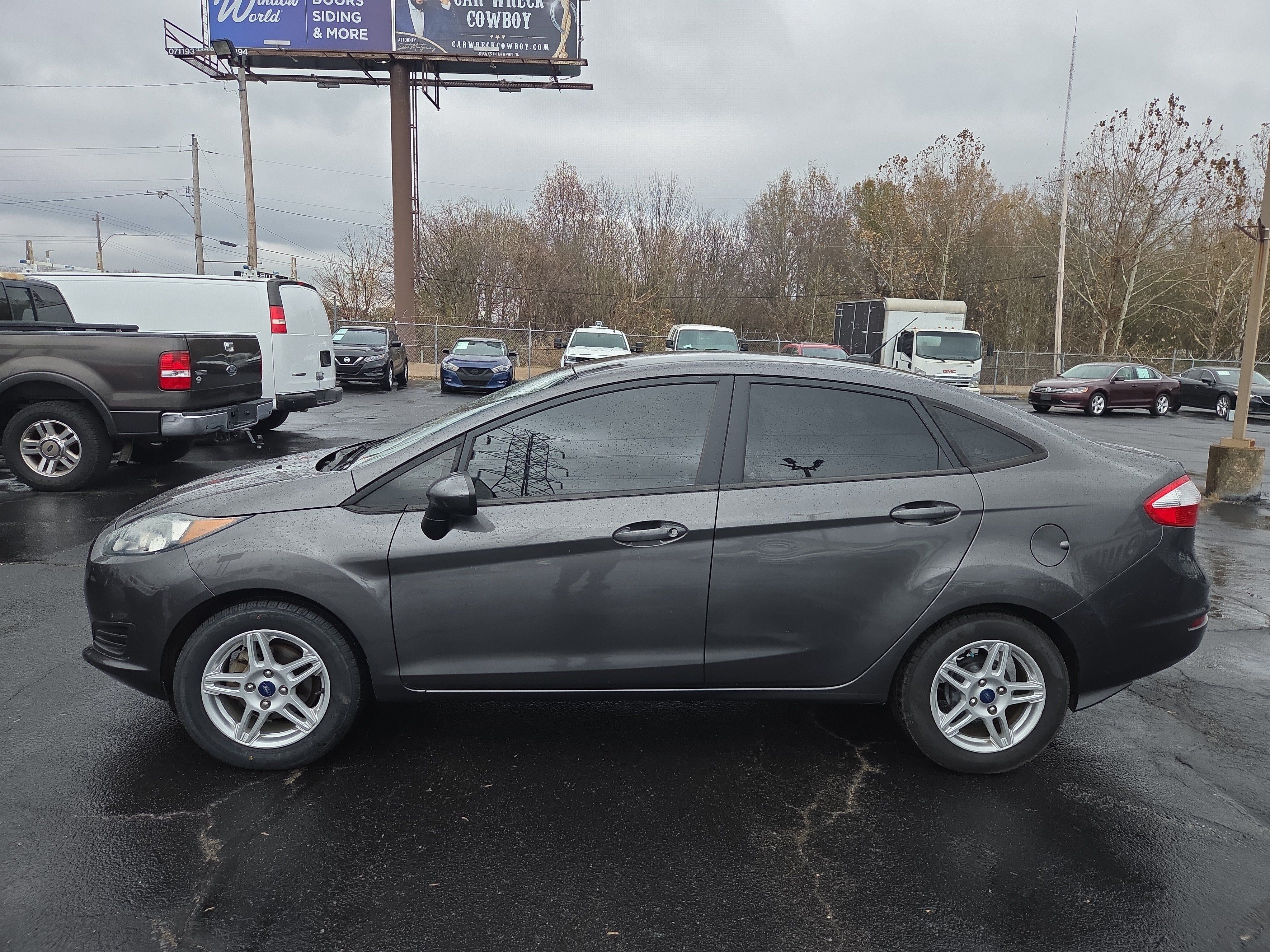 Used 2017 Ford Fiesta SE FWD image 2