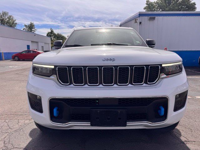 Used 2023 Jeep Grand Cherokee Overland w/ Luxury Tech Group IV AWD/4WD image 7