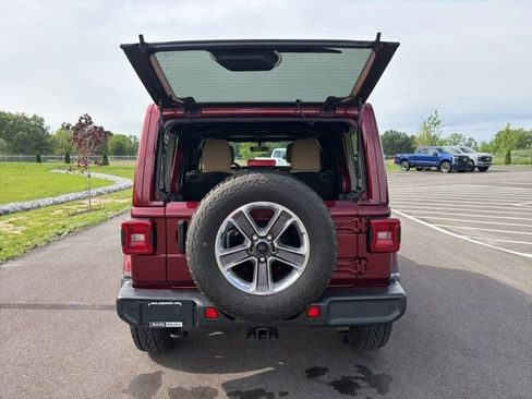 Used 2021 Jeep Wrangler Unlimited Sahara w/ Uconnect 4C Nav & Sound Group AWD/4WD image 11
