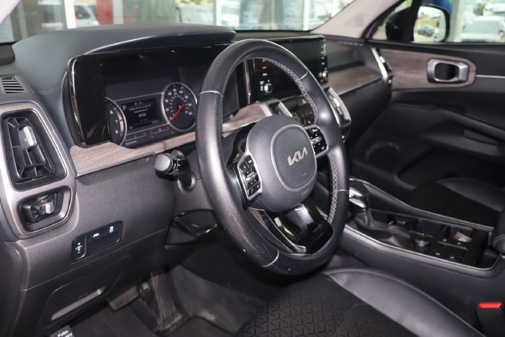 Used 2022 Kia Sorento S w/ Panoramic Sunroof Package AWD/4WD image 17